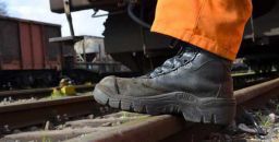 Imparare dagli errori: le cadute senza scarpe di sicurezza - News 2018 - 3C Srl